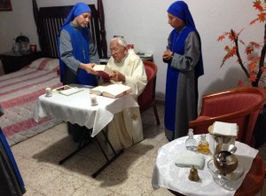 SSVM.Mass.with.elderly.priest.Mexico