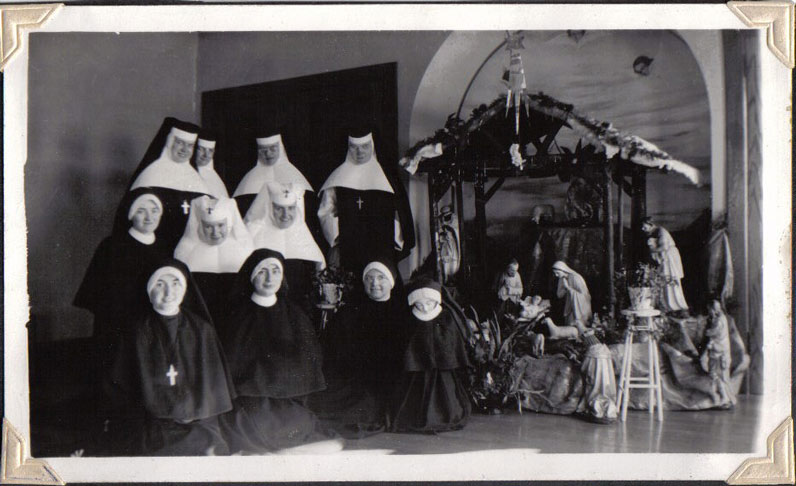 Precious Blood Novices, Lay Sisters and Professed in Brooklyn at the Manager, 1942
