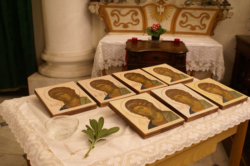 Final mass and blessing of the icons.